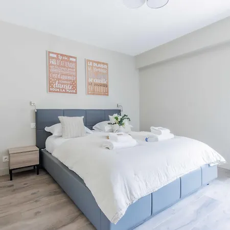 Superbe 1bdr - 2p Porte Maillot Apartment Paris