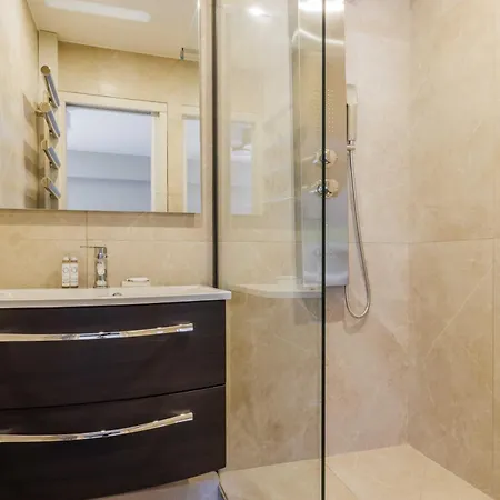Superbe 1bdr - 2p Porte Maillot Apartment Paris